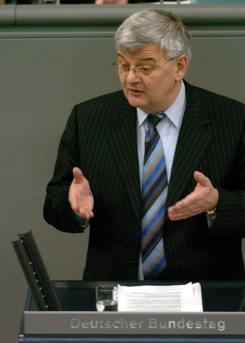 Fischer, Joseph Joseph (Joschka) Fischer, Bündnis 90/Die Grünen, Bundesaussenminister, MdB, Rede im Deutschen Bundestag.; Plenum, Rednerpult, 160. Sitzung, TOP 3, Thema: Europäische Verfassung, Aussenminister, Minister, Bundesminister des Auswärtigen