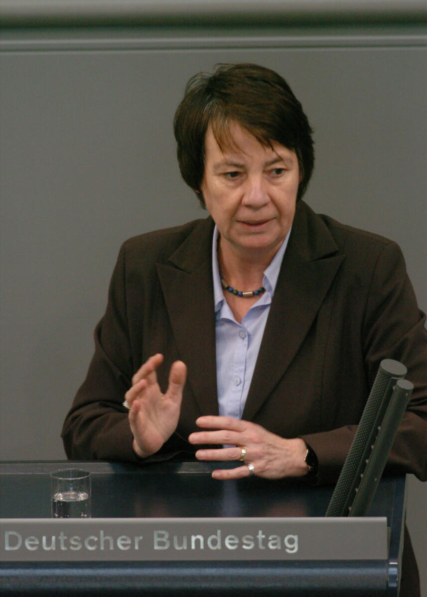 Hendricks, Barbara Dr. Barbara Hendricks, SPD, Parlamentarische Staatssekretärin beim Bundesministerium für Finanzen, MdB, Rede im Deutschen Bundestag.; Plenum, Rednerpult, 160. Sitzung, TOP 4, Thema: Stabilitäts- und Wachstumspolitik