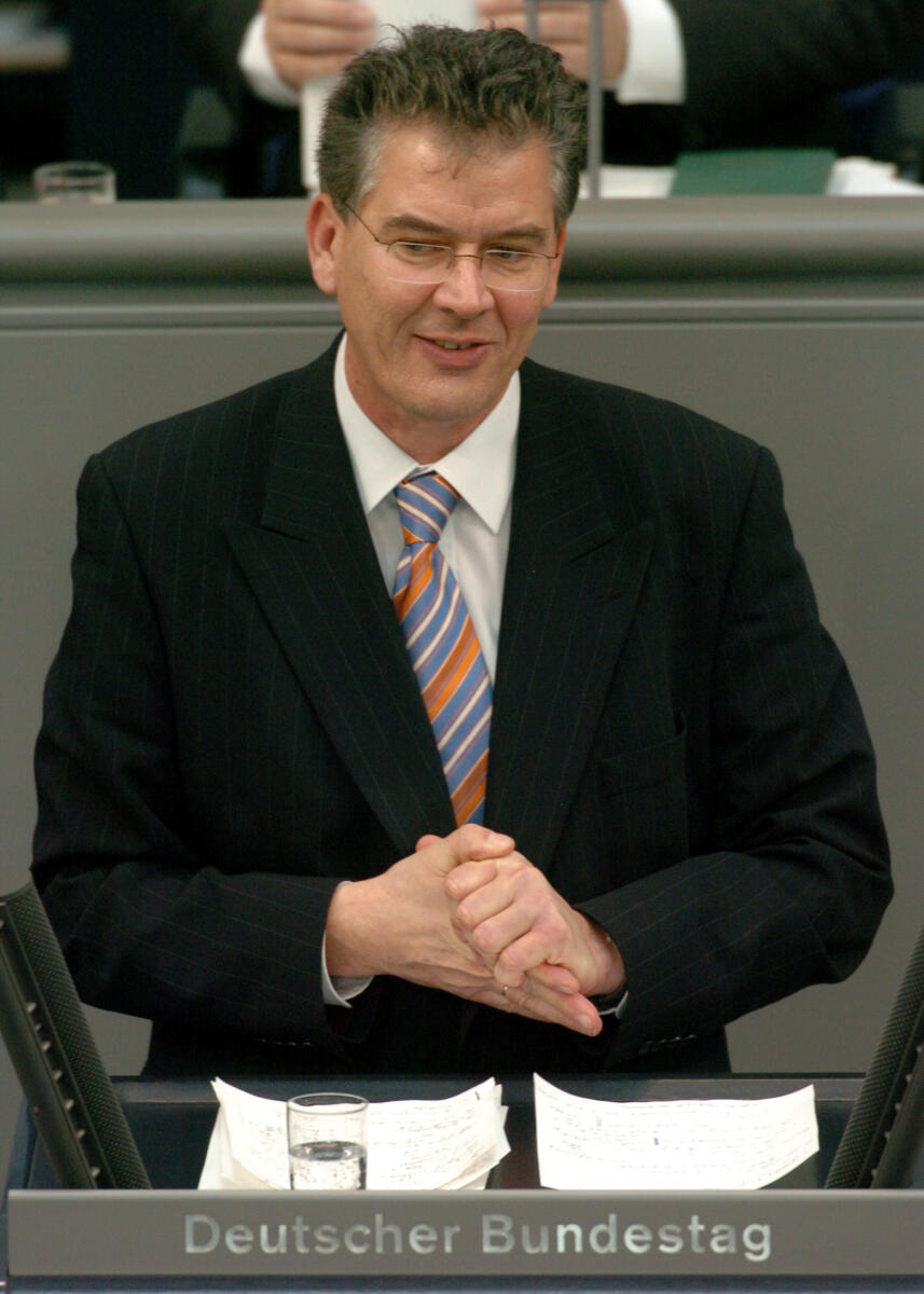 Müller, Gerd Dr. Gerd Müller, CDU/CSU, MdB, Rede im Deutschen Bundestag.; Plenum, Rednerpult, 160. Sitzung, TOP 3, Thema: Europäische Verfassung