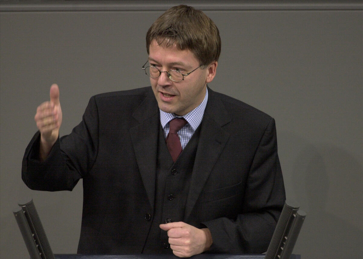 Dr. Hans Peter Bartels, SPD, MdB, Vorsitz: Bundestagspräsident Wolfgang Thierse, SPD,; 13. Bundestagssitzung, Deutscher Bundestag; Rede, Plenum, Bundestagsabgeordneter, Abgeordneter Bartels, Hans-Peter Dr. Hans Peter Bartels, SPD, MdB, Vorsitz: Bundestagspräsident Wolfgang Thierse, SPD,; 13. Bundestagssitzung, Deutscher Bundestag; Rede, Plenum, Bundestagsabgeordneter, Abgeordneter
