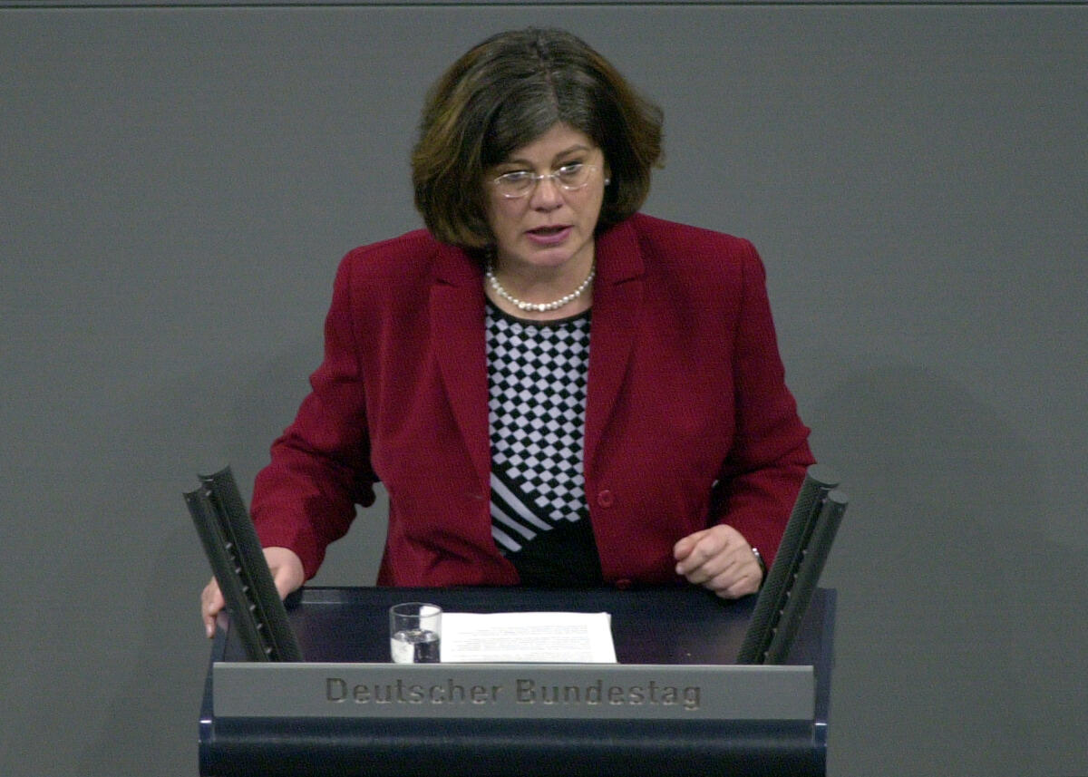 Wester, Hildegard Hildegard Wester, SPD, MdB, Rede im Deutschen Bundestag.; Plenum, Rednerpult
