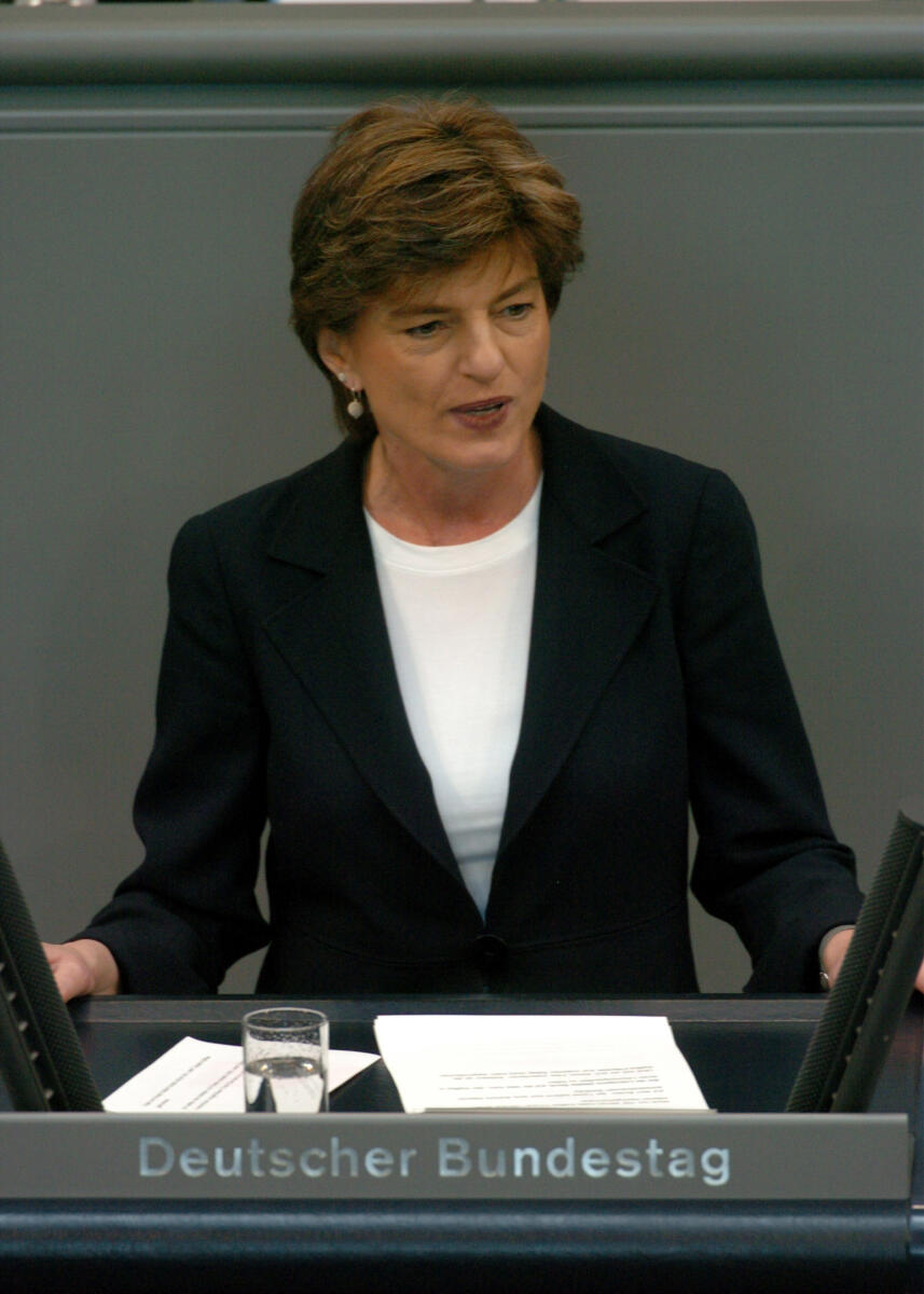 Ute Berg, SPD, MdB, Rede im Deutschen Bundestag.; Plenum, Rednerpult, 163. Sitzung, TOP 2, Thema: Geschlechtergerechtigkeit Berg, Ute Ute Berg, SPD, MdB, Rede im Deutschen Bundestag.; Plenum, Rednerpult, 163. Sitzung, TOP 2, Thema: Geschlechtergerechtigkeit