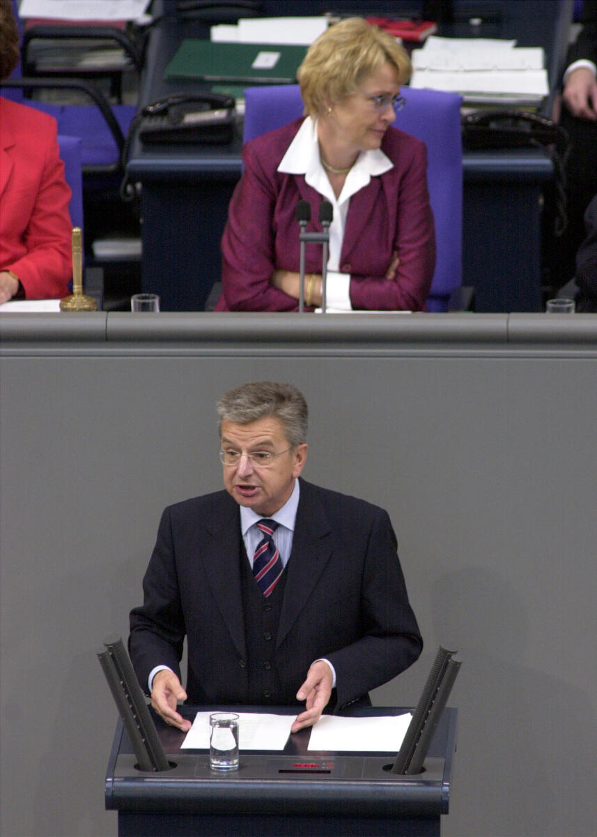 Rede, Jochen Poß, SPD, MdB, Vorsitz: Bundestagsviepräsidentin Dr. h. c. Susanne Kastner, SPD.; 40. Bundestagssitzung, TOP 4, Europäischer Stabilitäts- und Wachstumspakt , Deutscher Bundestag, Plenum, Abgeordneter, Abgeordnete Kastner, Susanne; Poß, Joachim Rede, Jochen Poß, SPD, MdB, Vorsitz: Bundestagsviepräsidentin Dr. h. c. Susanne Kastner, SPD.; 40. Bundestagssitzung, TOP 4, Europäischer Stabilitäts- und Wachstumspakt , Deutscher Bundestag, Plenum, Abgeordneter, Abgeordnete