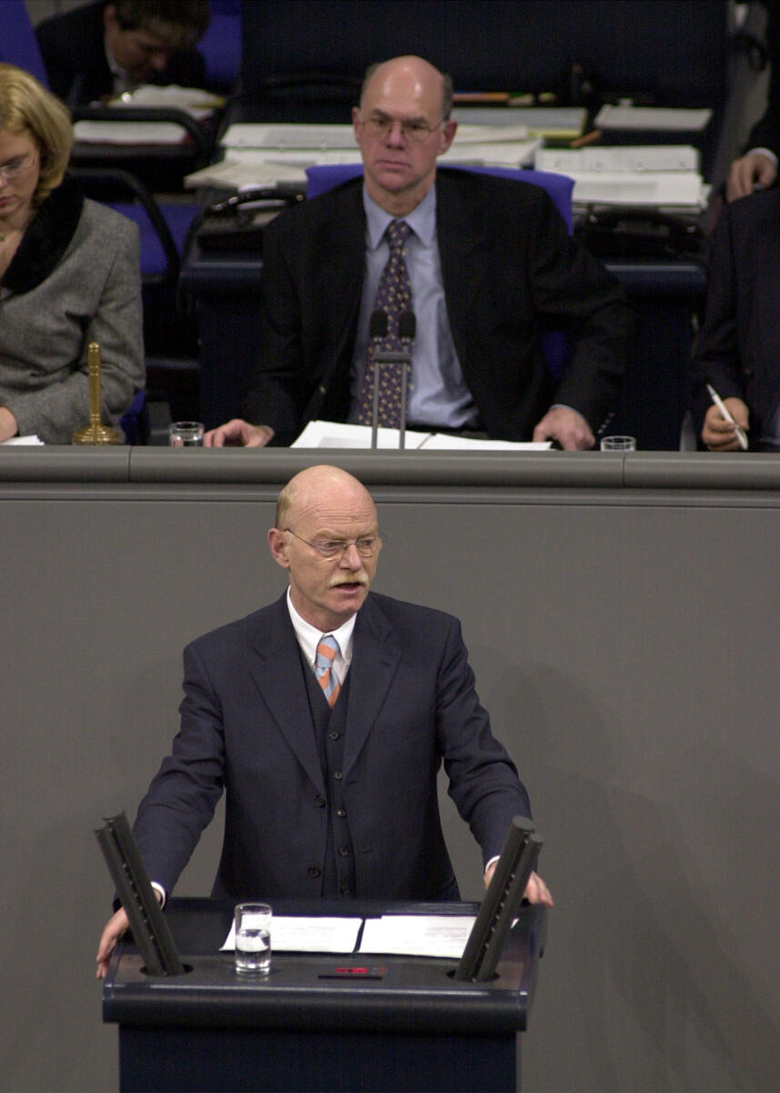 Dr. Peter Struck, SPD, Bundesverteidigungsminister, Bundestagsvizepräsident Dr. Norbert Lammert, CDU/CSU, 13. Bundestagssitzung; Rede, Plenum Abgeordnete, MdB Struck, Peter Dr. Peter Struck, SPD, Bundesverteidigungsminister, Bundestagsvizepräsident Dr. Norbert Lammert, CDU/CSU, 13. Bundestagssitzung; Rede, Plenum Abgeordnete, MdB