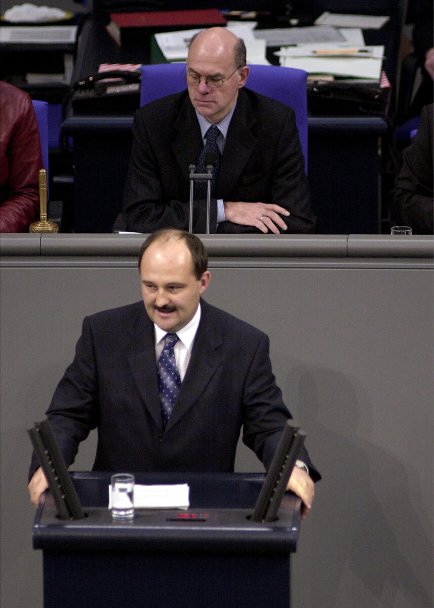 Dr. Michael Meister, CDU/CSU, MdB.; Vorsitz: Bundestagsvizepräsident Dr. Norbert Lammert, CDU/CSU, 12. Bundestagssitzung, Thema: Haushaltsgesetz 2003,; Deutscher Bundestag; Rede, MdB, Rednerpult, Bundestagsabgeordneter, Plenum Meister, Michael; Lammert, Norbert Dr. Michael Meister, CDU/CSU, MdB.; Vorsitz: Bundestagsvizepräsident Dr. Norbert Lammert, CDU/CSU, 12. Bundestagssitzung, Thema: Haushaltsgesetz 2003,; Deutscher Bundestag; Rede, MdB, Rednerpult, Bundestagsabgeordneter, Plenum