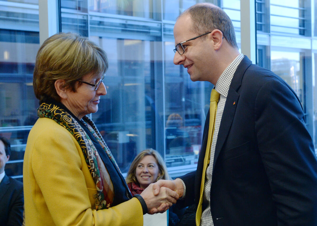 Michael Brand, CDU/CSU, Vorsitzender des Ausschusses des Deutschen Bundestages für Menschenrechte und humanitäre Hilfe, empfängt die Präsidentin der Parlamentarischen Versammlung des Europarates, Anne Brasseur, im Ausschuss. Brand, Michael; Brasseur, Anne Michael Brand, CDU/CSU, Vorsitzender des Ausschusses des Deutschen Bundestages für Menschenrechte und humanitäre Hilfe, empfängt die Präsidentin der Parlamentarischen Versammlung des Europarates, Anne Brasseur, im Ausschuss.