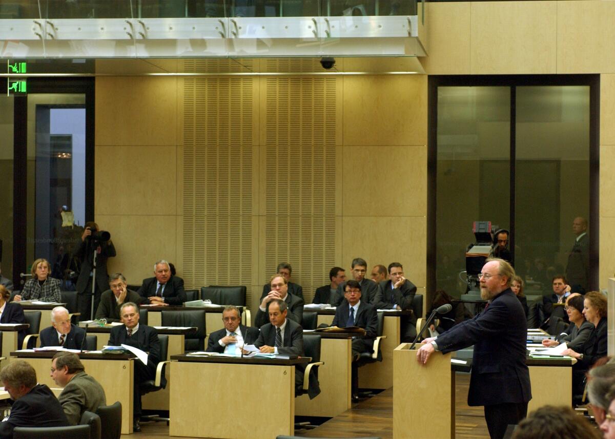 Thierse, Wolfgang Bundestagspräsident Wolfgang Thierse, SPD, hält seine Rede im Bundesrat.