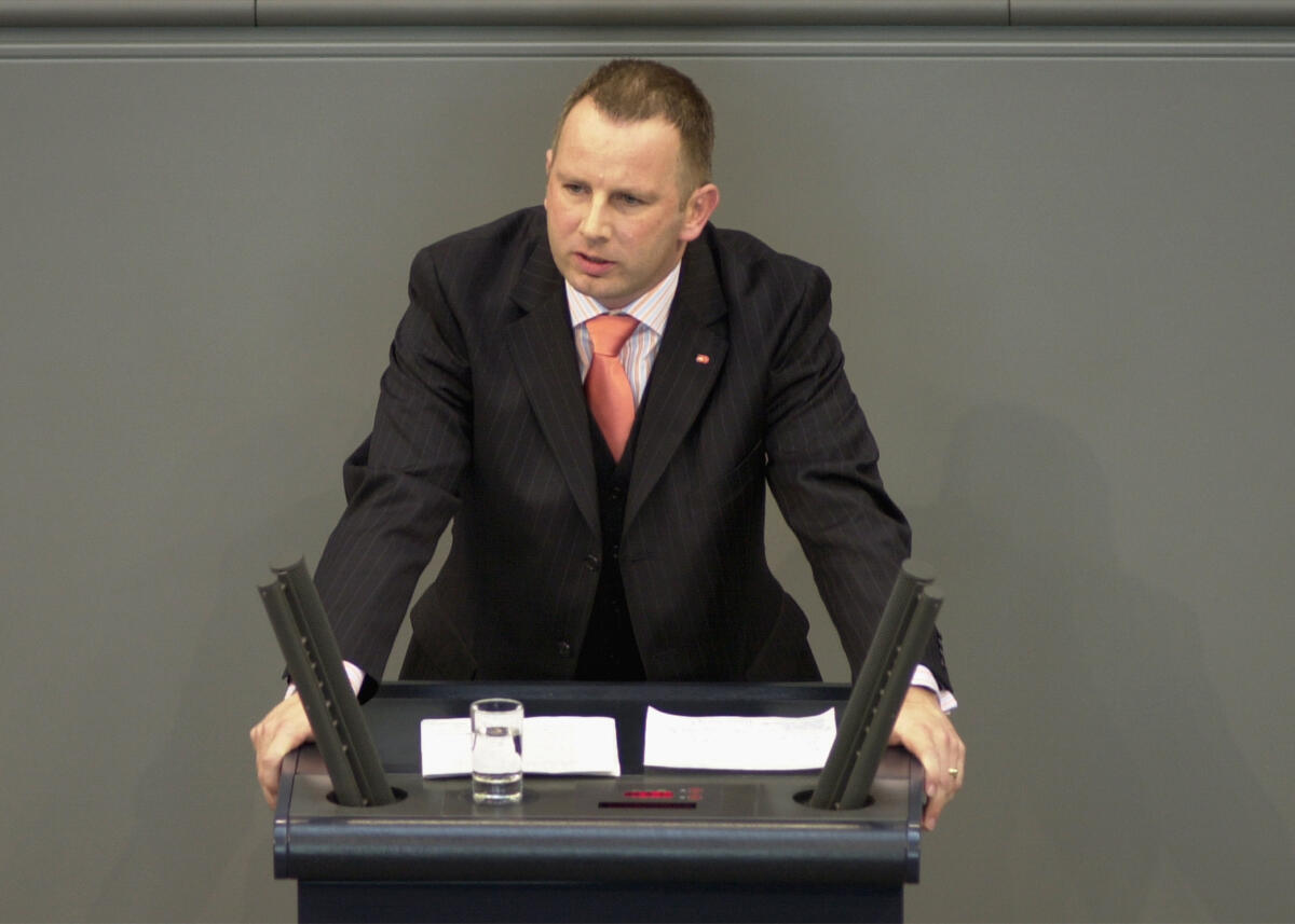 Kahrs, Johannes Johannes Kahrs, SPD, MdB, Rede im Deutschen Bundestag,  Aktuelle Stunde.; Bundestagsabgeordneter, Abgeordneter, Rednerpult, Plenum