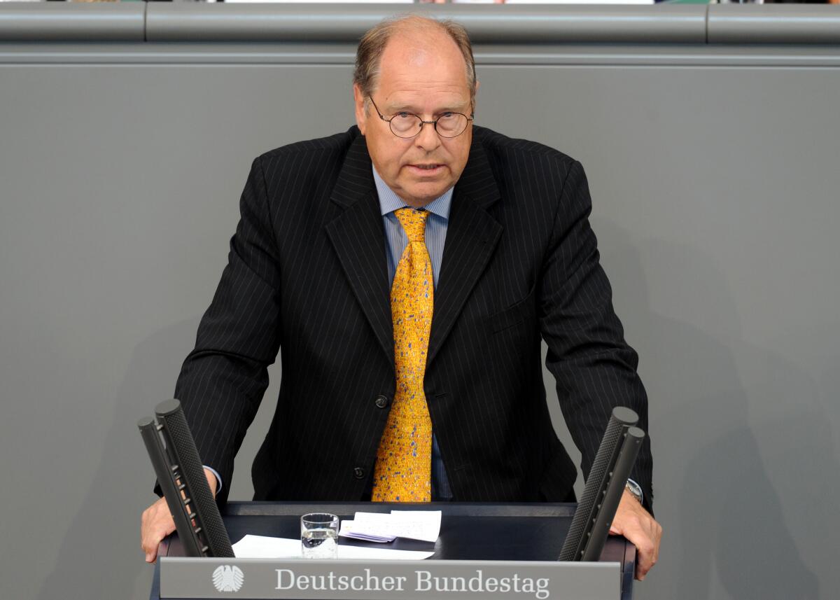 Hartwig Fischer, CDU/CSU, Bundestagsabgeordneter, Abgeordneter, Mitglied des Deutschen Bundestages, MdB, Rede, Deutscher Bundestag, 111. Sitzung, TOP 3, Thema: Regierungserklärung zum G-8-Gipfel und anschliessende Aussprache.; Rednerpult. Fischer, Hartwig Hartwig Fischer, CDU/CSU, Bundestagsabgeordneter, Abgeordneter, Mitglied des Deutschen Bundestages, MdB, Rede, Deutscher Bundestag, 111. Sitzung, TOP 3, Thema: Regierungserklärung zum G-8-Gipfel und anschliessende Aussprache.; Rednerpult.