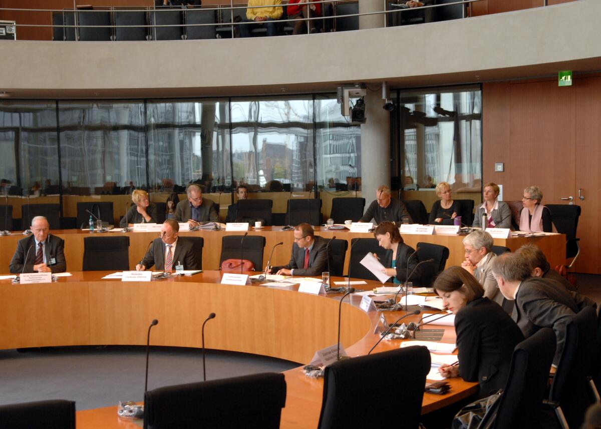  Der Ausschuss des Deutschen Bundestages für Gesundheit hat ein Expertengespräch zum Thema "Klinische Studien".; Übersicht.