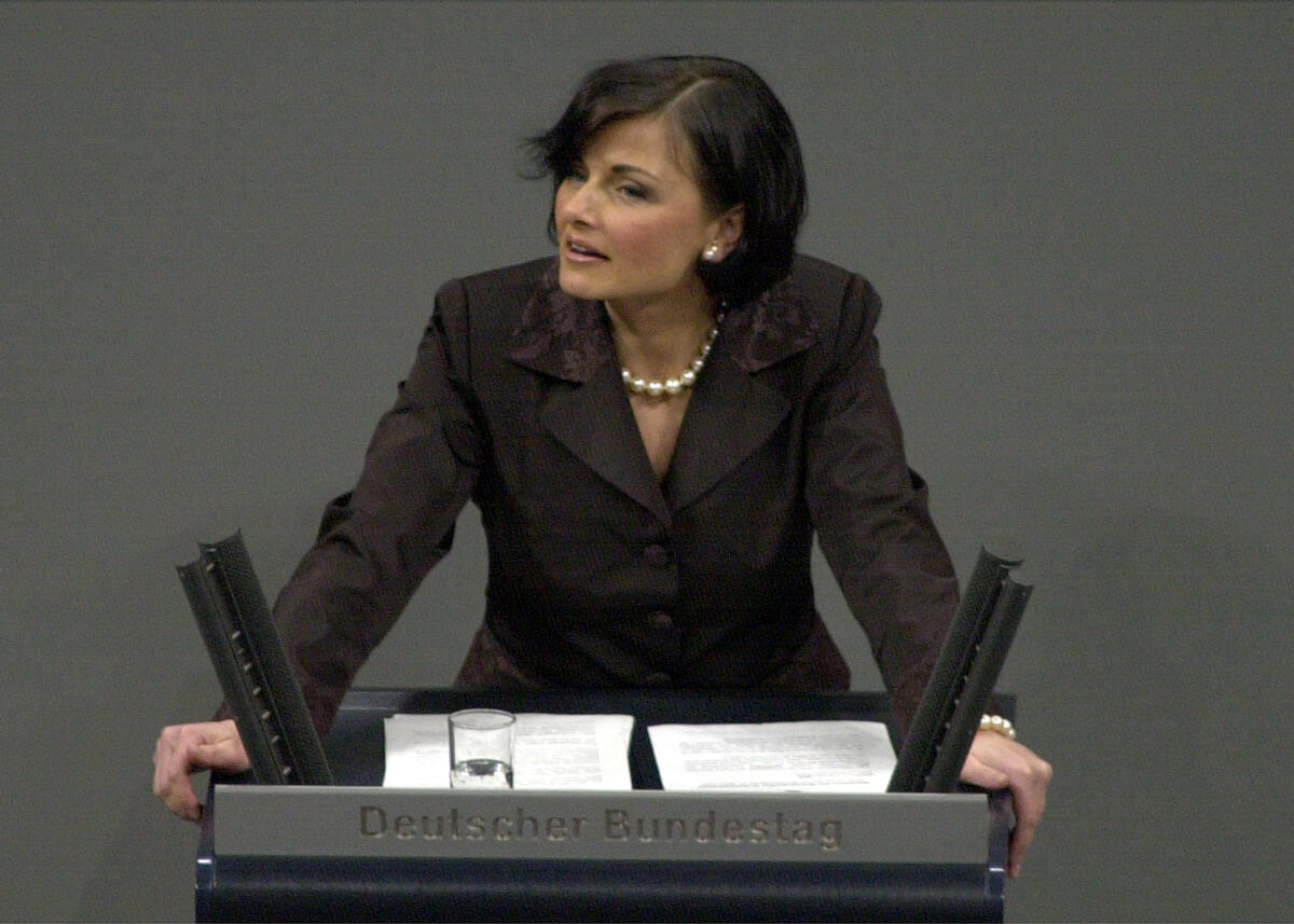 Connemann, Gitta Gitta Connemann, CDU/CSU, MdB, Rede im Deutschen Bundestag.; Plenum, Rednerpult