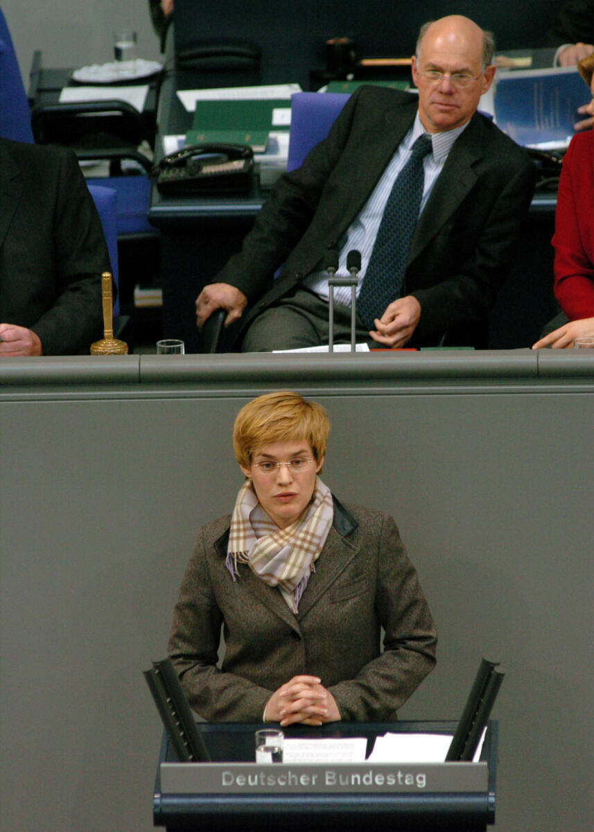 Grietje Bettin, Bündnis 90/Die Grünen, MdB, Rede im Deutschen Bundestag, Vorsitz: Bundestagsvizepräsident Dr. Norbert Lammert, CDU/CSU.; Plenum, Rednerpult Bettin, Grietje; Staffelt, Grietje Grietje Bettin, Bündnis 90/Die Grünen, MdB, Rede im Deutschen Bundestag, Vorsitz: Bundestagsvizepräsident Dr. Norbert Lammert, CDU/CSU.; Plenum, Rednerpult