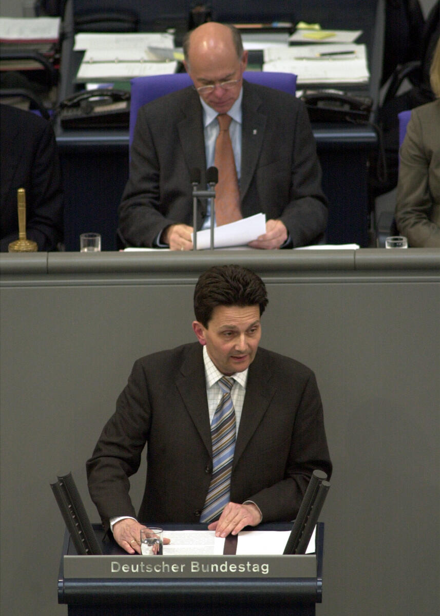 Lammert, Norbert; Mützenich, Rolf Dr. Rolf Mützenich, SPD, MdB, Rede im Deutschen Bundestag, Vorsitz: Bundestagsvizepräsident Dr. Norbert Lammert, CDU/CSU.; Plenum, Rednerpult; Rednerpult
