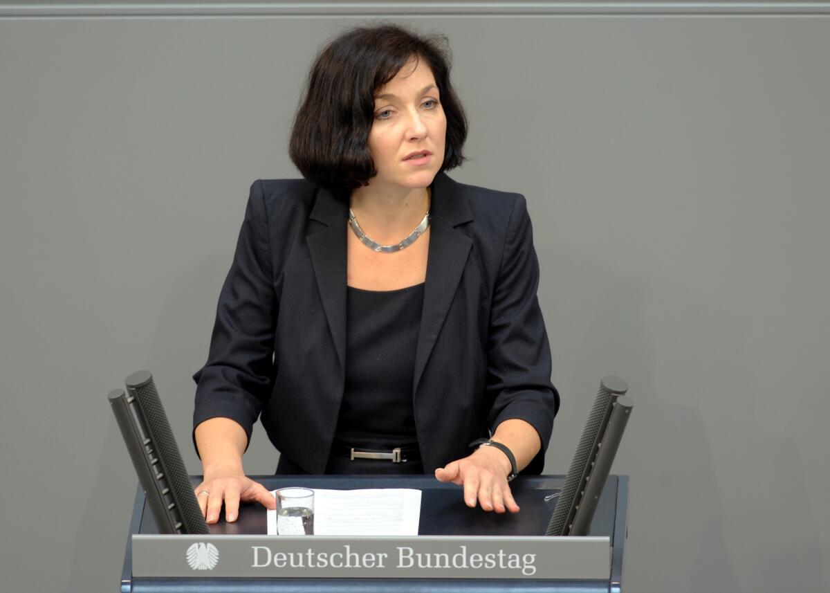 Reiche, Katherina Katharina Reiche, Bundestagsabgeordnete, Abgeordnete, Mitglied des Deutschen Bundestages, MdB, Rede, Deutscher Bundestag, 120. Sitzung, TOP 6, Thema: Präimplantationsdiagnostik.; Rednerpult.