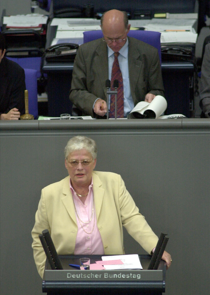 Beatrix Philipp, MdB, CDU/CSU, Rede im Deutschen Bundestag, Vorsitz: Bundestagsvizepräsident Dr. Norbert Lammert, CDU/CSU.; Plenum, Rednerpult; Rednerpult Lammert, Norbert; Philipp, Beatrix Beatrix Philipp, MdB, CDU/CSU, Rede im Deutschen Bundestag, Vorsitz: Bundestagsvizepräsident Dr. Norbert Lammert, CDU/CSU.; Plenum, Rednerpult; Rednerpult