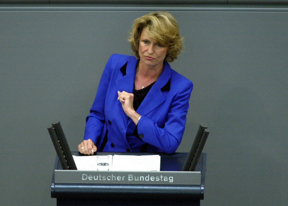 Wöhrl, Dagmar G. Dagmar G. Wöhrl, CDU/CSU, MdB, Rede im Deutschen Bundestag,; Plenum, Rednerpult