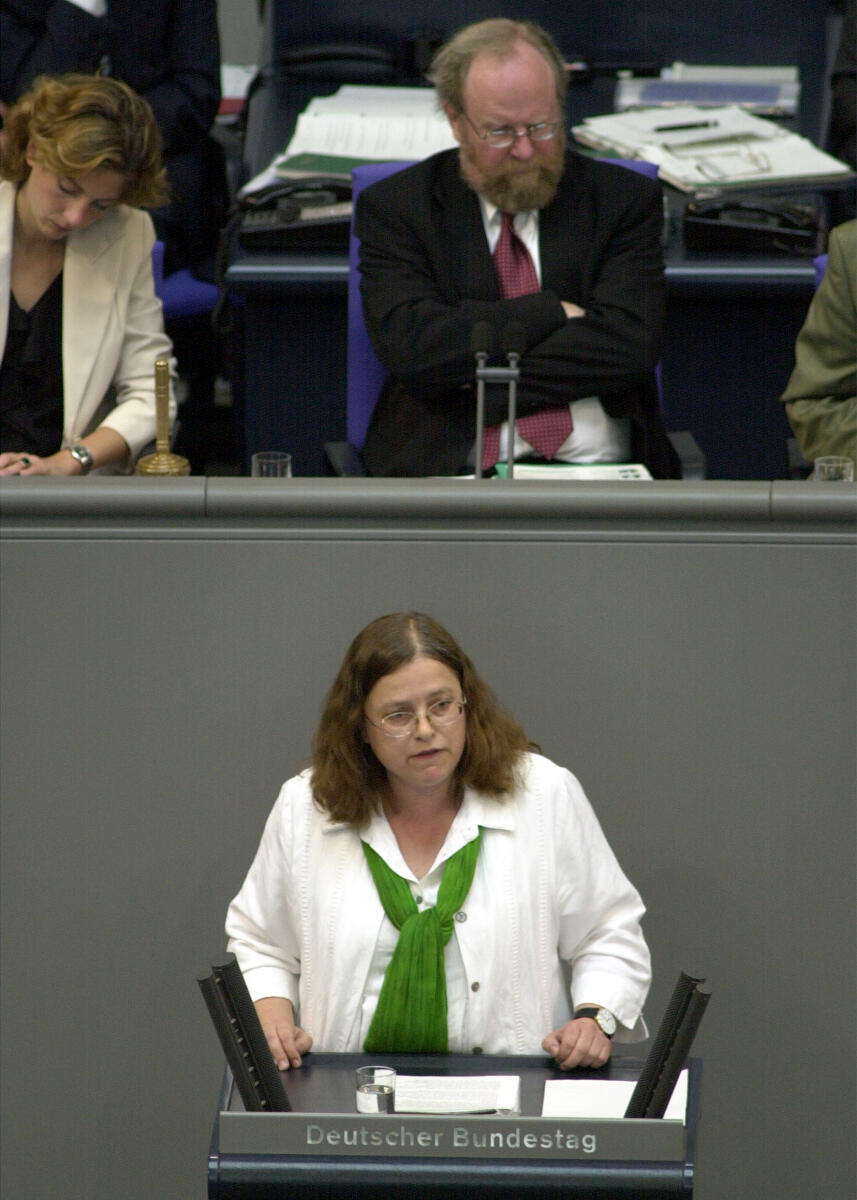 Jutta Dümpe-Krüger, Bündnis 90/Die Grünen, MdB, Rede im Deutschen Bundestag, Vorsitz: Bundestagspräsident Wolfgang Thierse, SPD.; Plenum, Rednerpult Dümpe-Krüger, Jutta; Thierse, Wolfgang Jutta Dümpe-Krüger, Bündnis 90/Die Grünen, MdB, Rede im Deutschen Bundestag, Vorsitz: Bundestagspräsident Wolfgang Thierse, SPD.; Plenum, Rednerpult