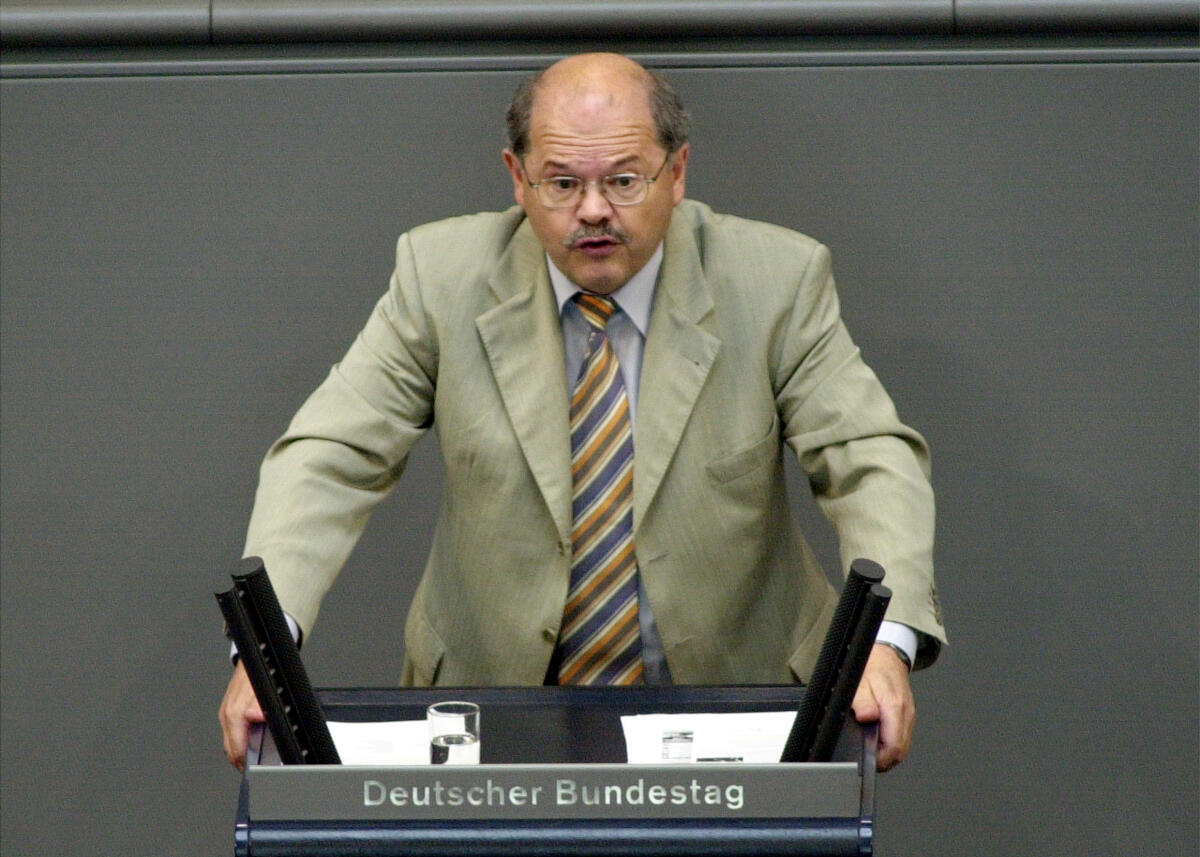 Jerzy Montag, Bündnis 90/Die Grünen, MdB, Rede im Deutschen Bundestag; Plenum, Rednerpult Montag, Jerzy Jerzy Montag, Bündnis 90/Die Grünen, MdB, Rede im Deutschen Bundestag; Plenum, Rednerpult