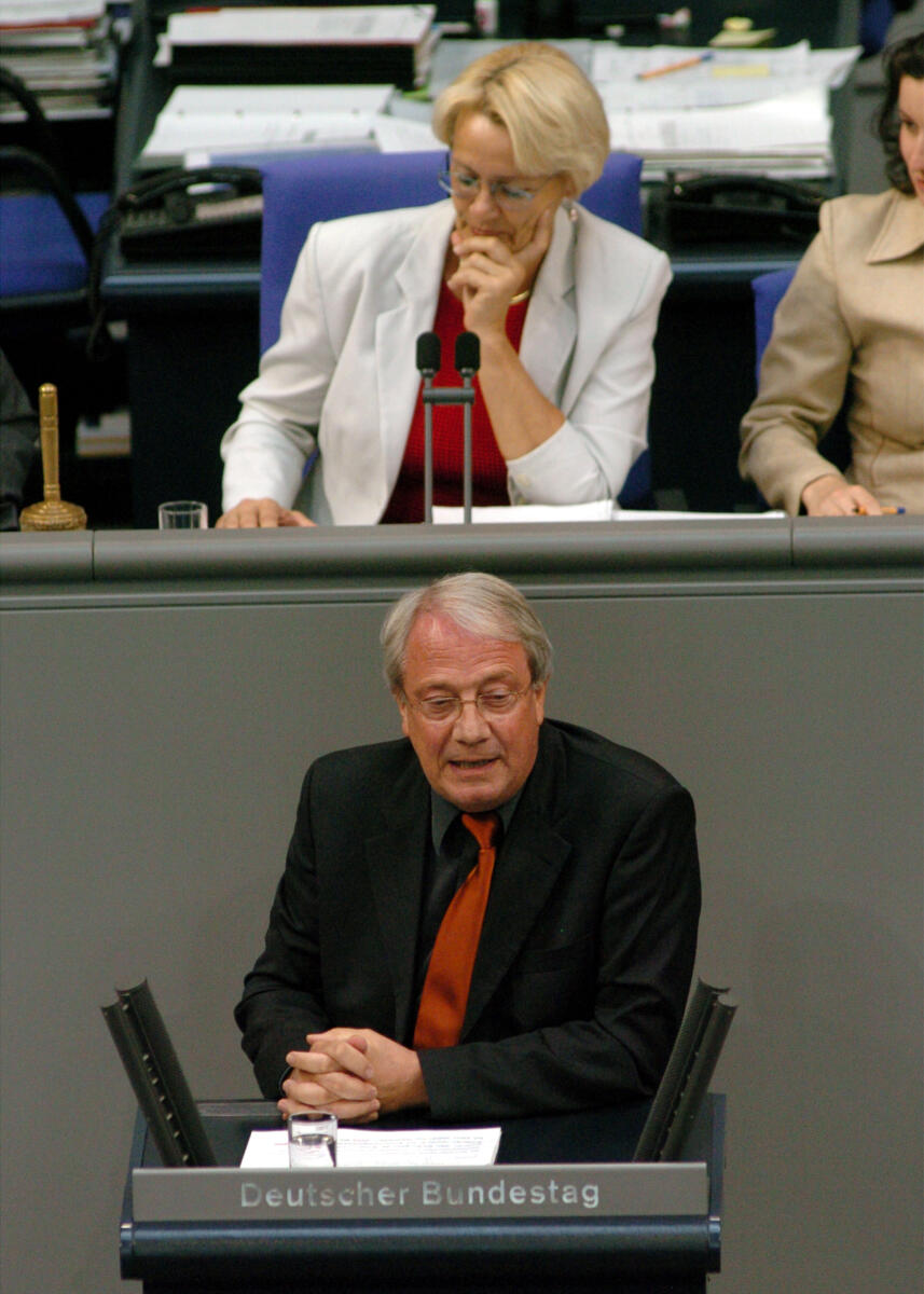 Kastner, Susanne; Stünker, Joachim Joachim Stünker, SPD, MdB, Rede im Deutschen Bundestag, Vorsitz: Bundestagsvizepräsidentin Dr. h. .c. Susanne Kastner, SPD.; Plenum, Rednerpult