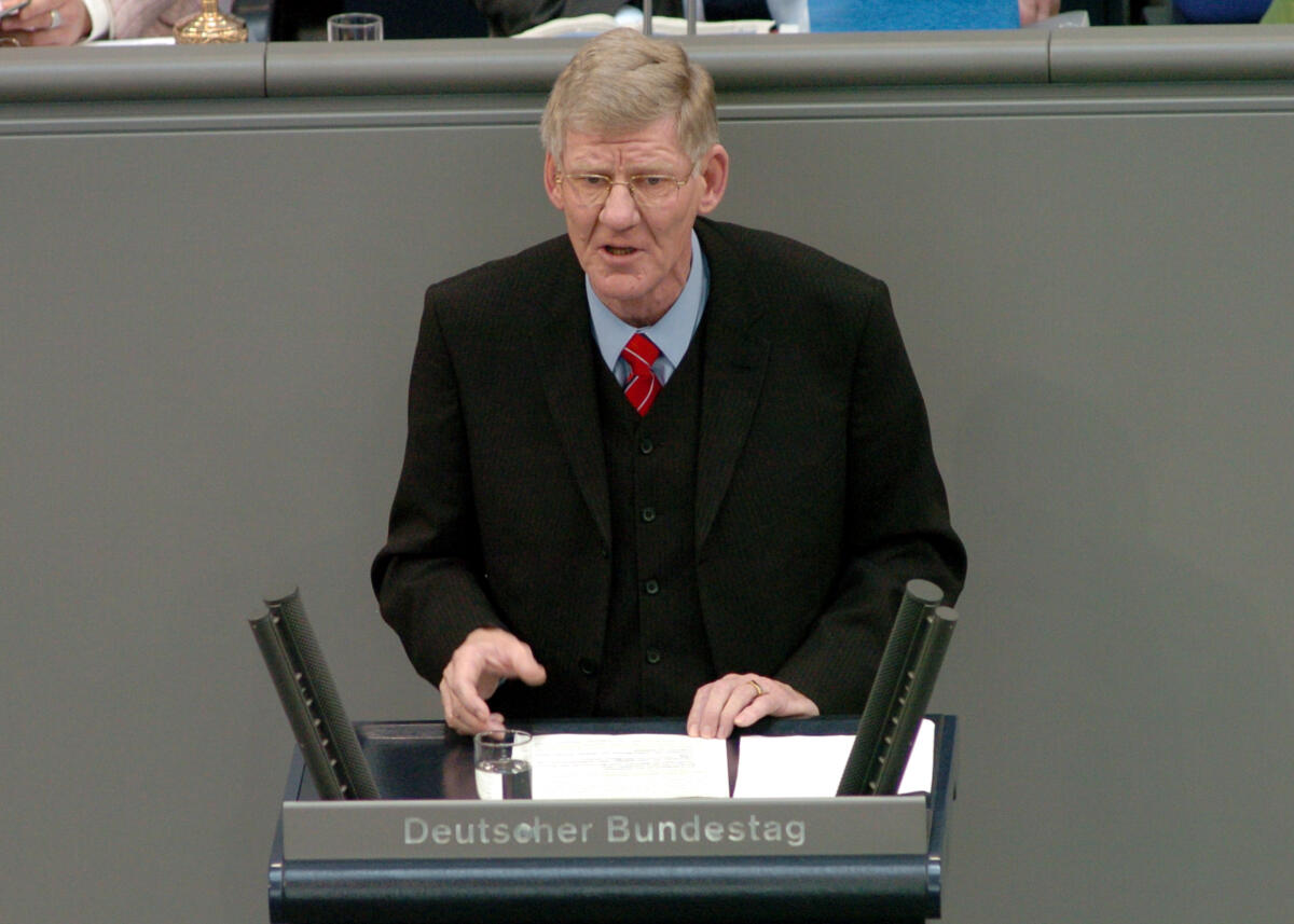 Blumentritt, Volker Volker Blumentritt, MdB, SPD, Rede Deutscher Bundestag, 19. Sitzung, ZP2, Thema: Zur aktuellen Situation zur Vogelgrippe.; Rednerpult.