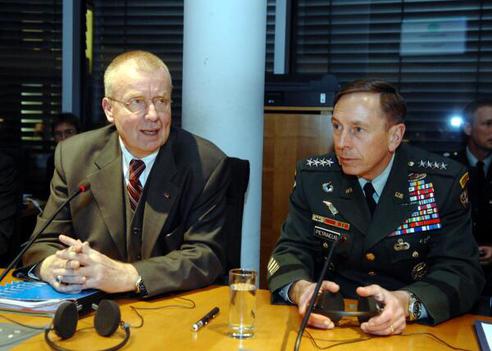Polenz, Ruprecht; Petraeus, David H. Paul-Löbe-Haus, Sitzungssaal