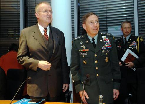 Polenz, Ruprecht; Petraeus, David H. Paul-Löbe-Haus, Sitzungssaal