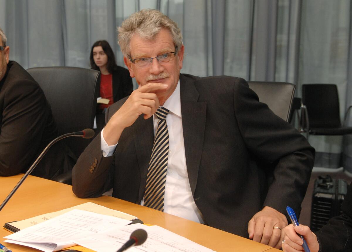 Unter der Leitung des Ausschussvorsitzenden Hans-Michael Goldmann, (hier im Bild), FDP, nehmen Sachverständige an der öffentlichen Anhörung zum Thema: "Nährwertprofile im Rahmen der Health Claims Verordnung" im Ausschuss des Deutschen Bundestages für Ernährung, Landwirtschaft und Verbraucherschutz, teil. Goldmann, Hans-Michael Unter der Leitung des Ausschussvorsitzenden Hans-Michael Goldmann, (hier im Bild), FDP, nehmen Sachverständige an der öffentlichen Anhörung zum Thema: "Nährwertprofile im Rahmen der Health Claims Verordnung" im Ausschuss des Deutschen Bundestages für Ernährung, Landwirtschaft und Verbraucherschutz, teil.