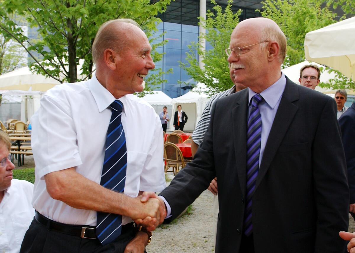 Struck, Peter; Eickel, Horst Horst Eckel mit Peter Struck bei SPD-Fraktionsveranstaltung in der Bundestagsarena