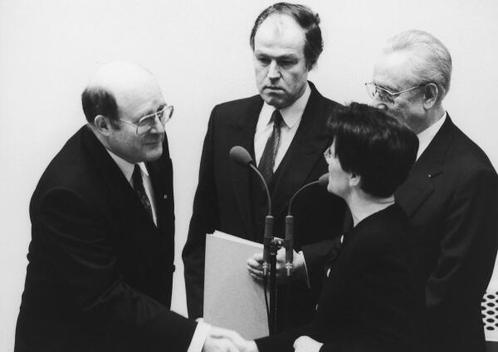 Bötsch, Wolfgang Liegenschaften in Bonn, Plenargebäude
