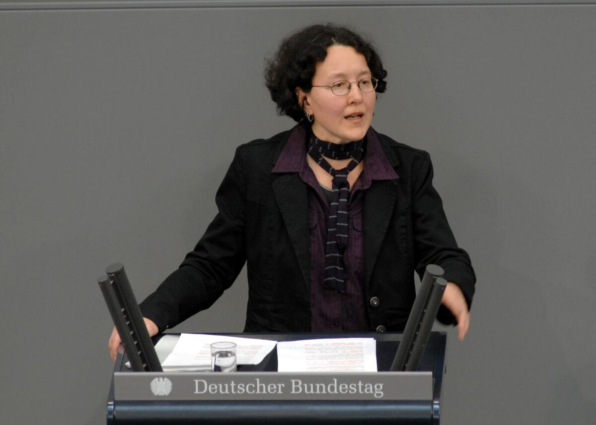 Monika Lazar, Bündnis 90/Die Grünen, Bundestagsabgeordnete, Abgeordnete, Mitglied des Deutschen Bundestages, MdB, Rede, Deutscher Bundestag, 27. Sitzung, TOP 3, Thema: Gleichstellungspolitik.; Rednerpult. Lazar, Monika Monika Lazar, Bündnis 90/Die Grünen, Bundestagsabgeordnete, Abgeordnete, Mitglied des Deutschen Bundestages, MdB, Rede, Deutscher Bundestag, 27. Sitzung, TOP 3, Thema: Gleichstellungspolitik.; Rednerpult.