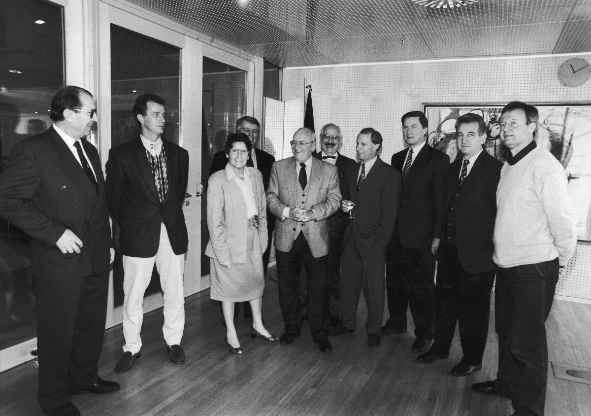 Süssmuth, Rita; Braun, Egidius Bundestagspräsidentin Prof. Dr. Rita Süssmuth (3. v.l), CDU/CSU empfängt den Präsidenten des Deutschen Fußballbundes Egidius Braun (5. v.l.) und ehemalige Fußballspieler der deutschen Nationalmannschaft im Bundeshaus, Bonn.; Präsidentin, Präsident, Fußball, DFB, DFB-Präsident, Mannschaft, Fußballmannschaft