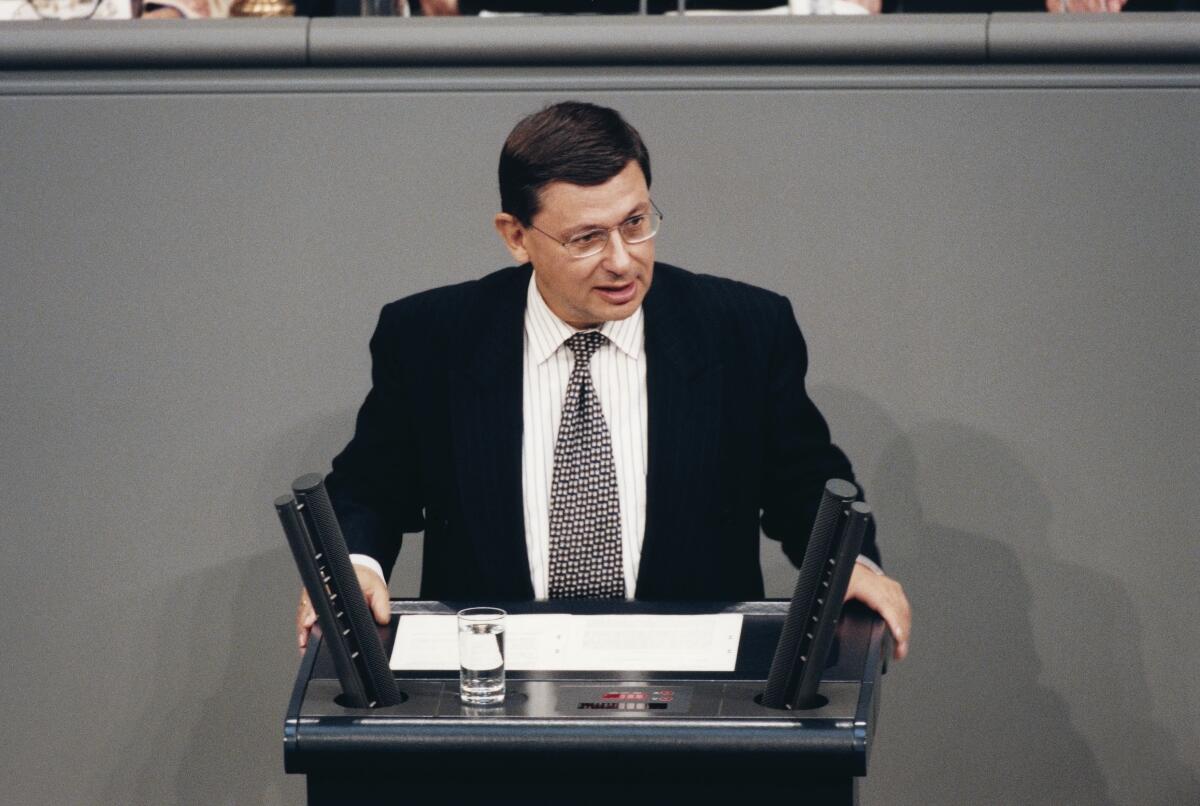 Dr. Christoph Zöpel. SPD, MdB, Rede im Deutschen Bundestag, Plenarsitzung Nr. 61.; Bundestagsabgeordneter, Abgeordneter, Rednerpult Zöpel, Christoph Dr. Christoph Zöpel. SPD, MdB, Rede im Deutschen Bundestag, Plenarsitzung Nr. 61.; Bundestagsabgeordneter, Abgeordneter, Rednerpult