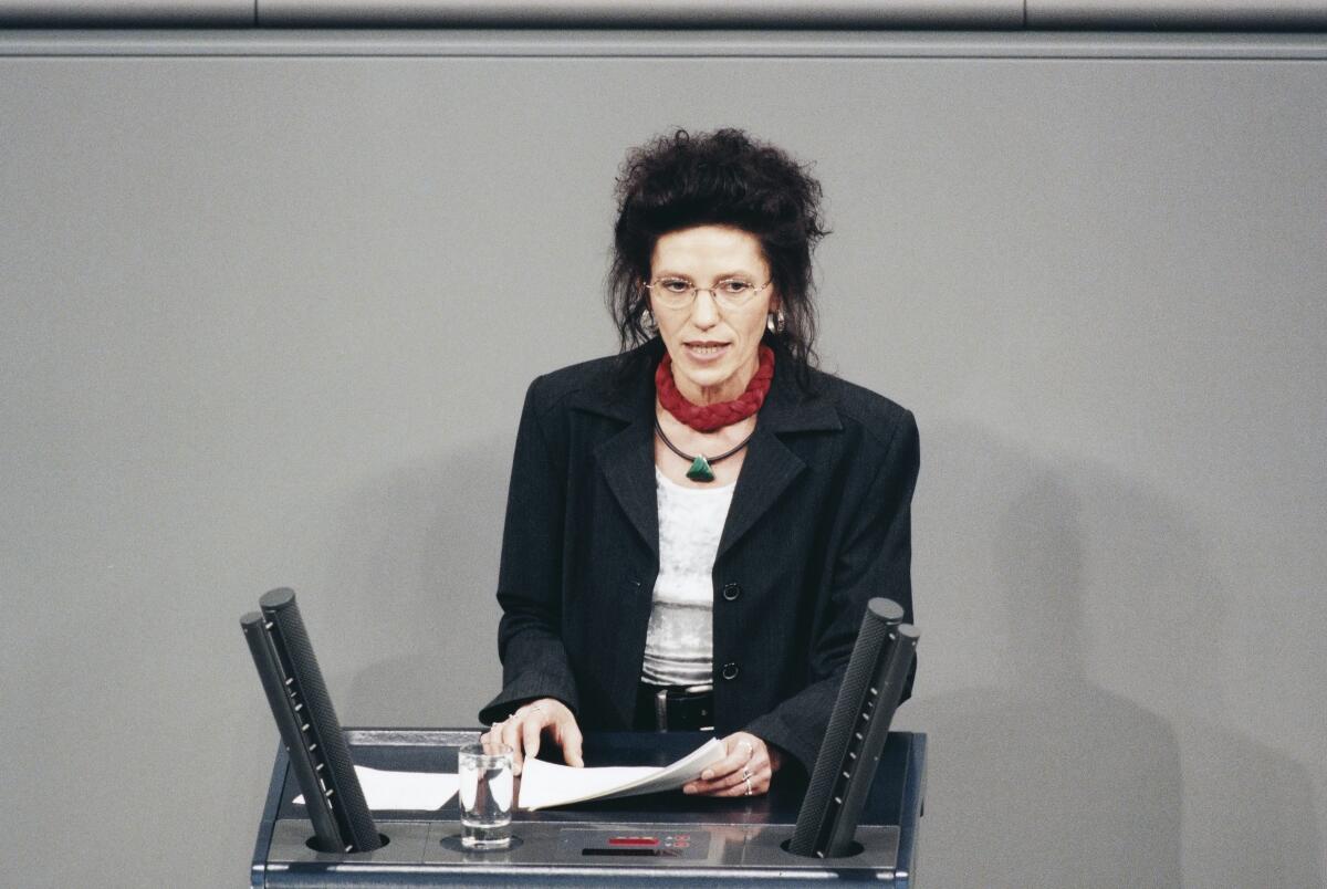Waltraud Wolff, SPD, MdB, Rede im Deutschen Bundestag, Plenarsitzung Nr. 81.; Bundestagsabgeordnete, Abgeordnete, Rednerpult Wolff, Waltraud Waltraud Wolff, SPD, MdB, Rede im Deutschen Bundestag, Plenarsitzung Nr. 81.; Bundestagsabgeordnete, Abgeordnete, Rednerpult