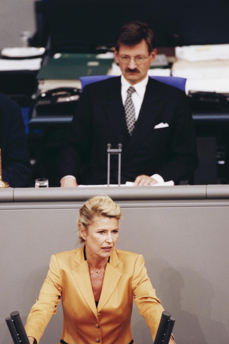 Dagmar Wöhrl, CDU/CSU, MdB, Rede im Deutschen Bundestag, Plenarsitzung Nr. 58.; Vorsitz: Bundestagsvizepräsdent Dr. Hermann Otto Solms, FDP.; Bundestagsabgeordnete, Abgeordnete, Rednerpult, Vizepräsident Solms, Hermann Otto; Wöhrl, Dagmar G. Dagmar Wöhrl, CDU/CSU, MdB, Rede im Deutschen Bundestag, Plenarsitzung Nr. 58.; Vorsitz: Bundestagsvizepräsdent Dr. Hermann Otto Solms, FDP.; Bundestagsabgeordnete, Abgeordnete, Rednerpult, Vizepräsident
