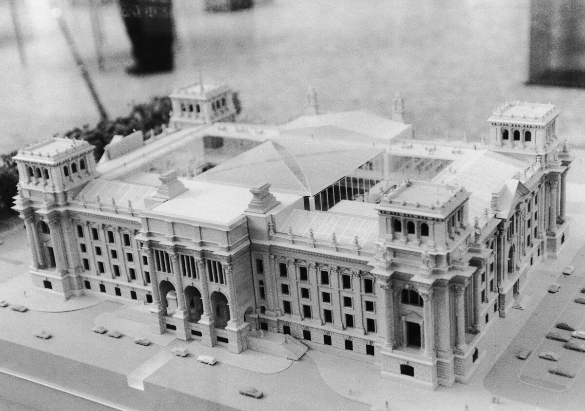  Modell des Reichstagsgebäudes.