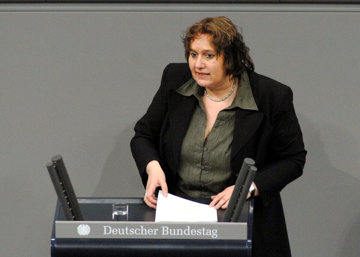 Kerstin Tack, SPD, Bundestagsabgeordnete, Abgeordnete, Mitglied des Deutschen Bundestages, MdB, Rede, Deutscher Bundestag, 34. Sitzung, TOP 9, Thema: Neuausrichtung der Finanzmärkte.; Rednerpult. Tack, Kerstin Kerstin Tack, SPD, Bundestagsabgeordnete, Abgeordnete, Mitglied des Deutschen Bundestages, MdB, Rede, Deutscher Bundestag, 34. Sitzung, TOP 9, Thema: Neuausrichtung der Finanzmärkte.; Rednerpult.
