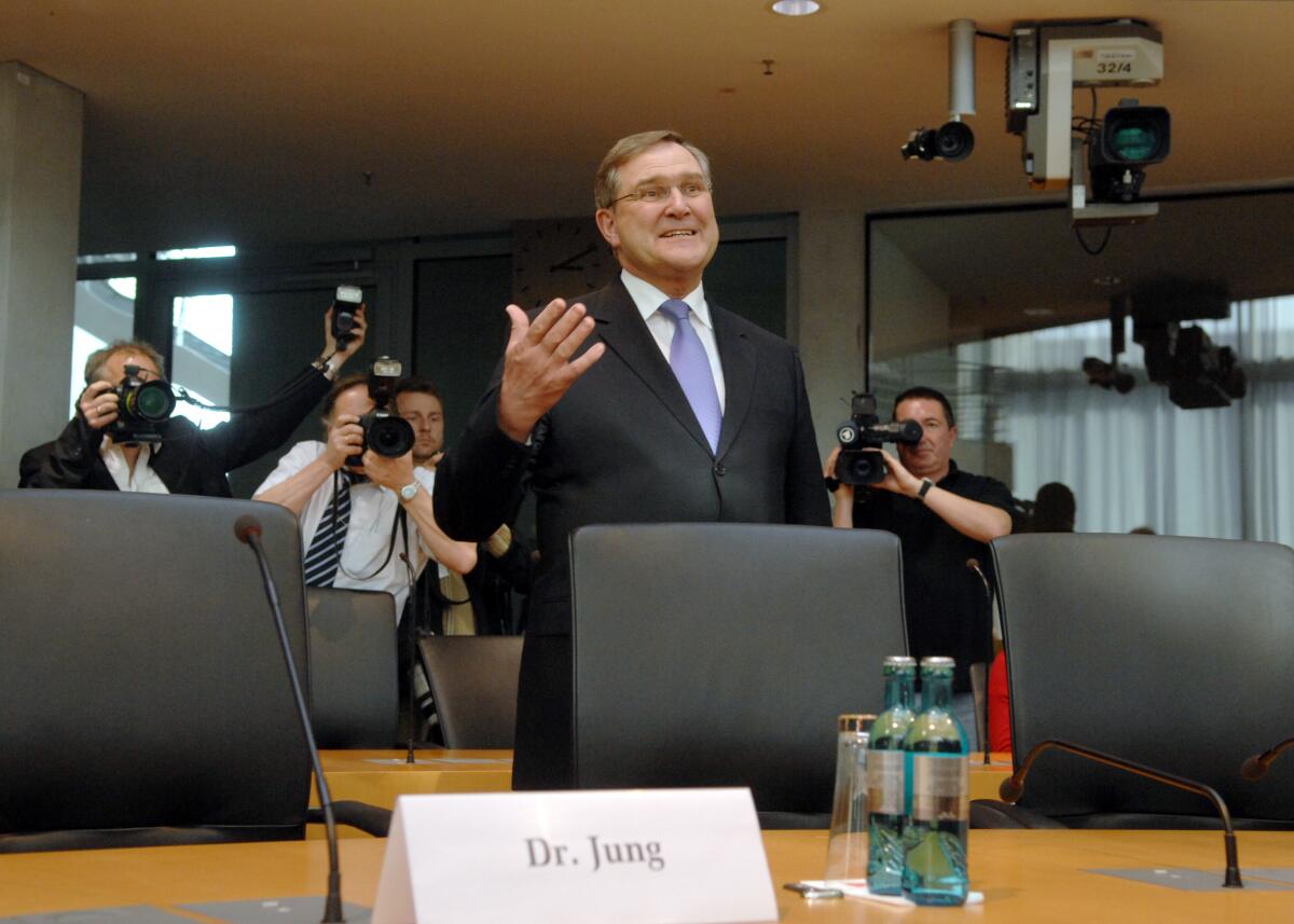 Jung, Franz Josef Bundesminister der Verteidigung a. D., Franz Josef Jung, CDU/CSU, vor dem 1. Untersuchungsausschuss des Verteidigungsausschusses des Deutschen Bundestages zur "Kundus-Affäre".