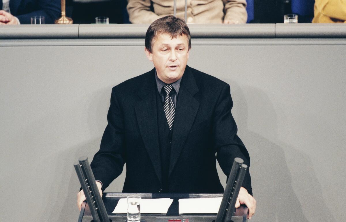 Engelbert Wistuba, SPD, MdB, Rede im Deutschen Bundestag, Plenarsitzung Nr. 63.; Bundestagsabgeordneter, Abgeordneter, Rednerpult Wistuba, Engelbert Engelbert Wistuba, SPD, MdB, Rede im Deutschen Bundestag, Plenarsitzung Nr. 63.; Bundestagsabgeordneter, Abgeordneter, Rednerpult