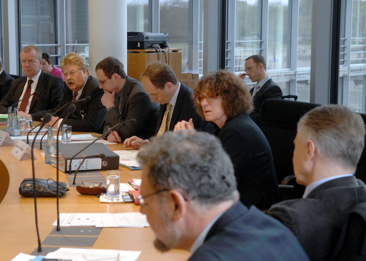  Ausschusssitzung des Auswärtigen Ausschusses des Deutschen Bundestages unter dem Vorsitz von Ruprecht Polenz, CDU/CSU, MdB.; Übersicht, Sachverständige.