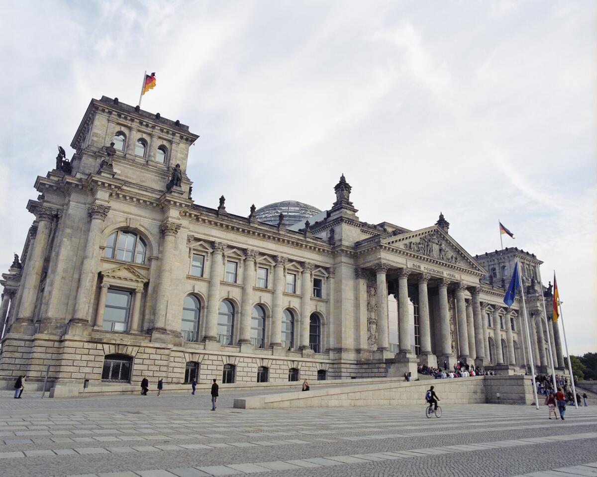 Das Reichstagsgebäude.; Außenansicht, Westeingang, Portal, West Das Reichstagsgebäude.; Außenansicht, Westeingang, Portal, West