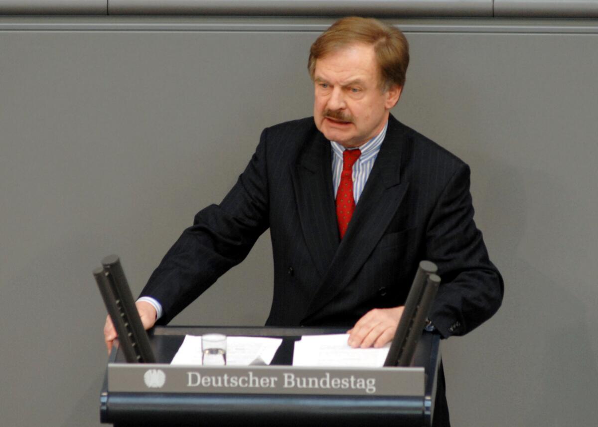 Dirk Fischer, CDU/CSU, Bundestagsabgeordneter, Abgeordneter, Mitglied des Deutschen Bundestages, MdB, Rede, Deutscher Bundestag, 36. Sitzung, ZP 1, Thema: Sicherheit im Luftverkehr.; Rednerpult. Fischer, Dirk Dirk Fischer, CDU/CSU, Bundestagsabgeordneter, Abgeordneter, Mitglied des Deutschen Bundestages, MdB, Rede, Deutscher Bundestag, 36. Sitzung, ZP 1, Thema: Sicherheit im Luftverkehr.; Rednerpult.