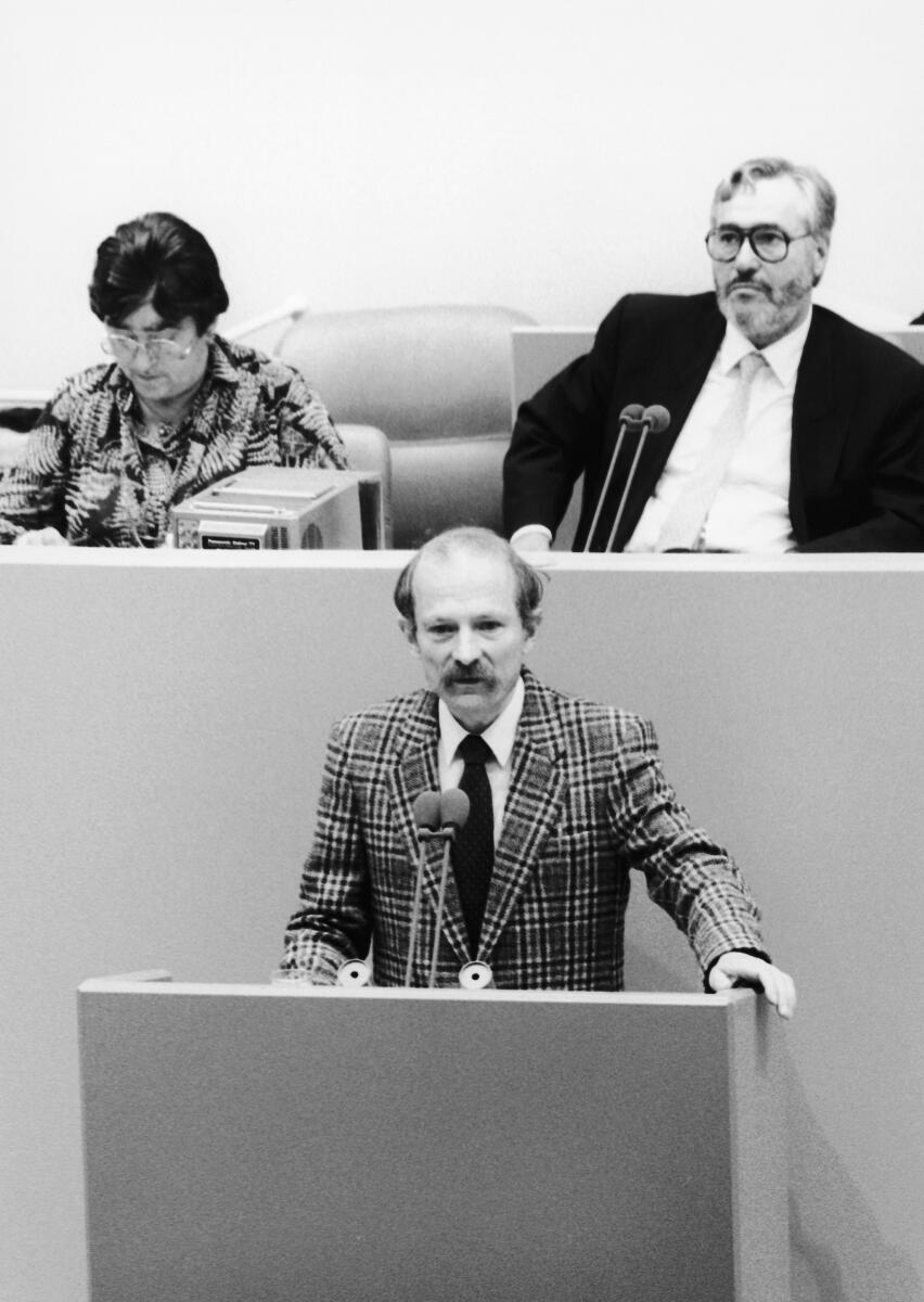 Rudolf Bindig, SPD, MdB, Rede im Deutschen Bundestag.; Bundestagsabgeordneter, Abgeordneter, Rednerpult Bindig, Rudolf Rudolf Bindig, SPD, MdB, Rede im Deutschen Bundestag.; Bundestagsabgeordneter, Abgeordneter, Rednerpult