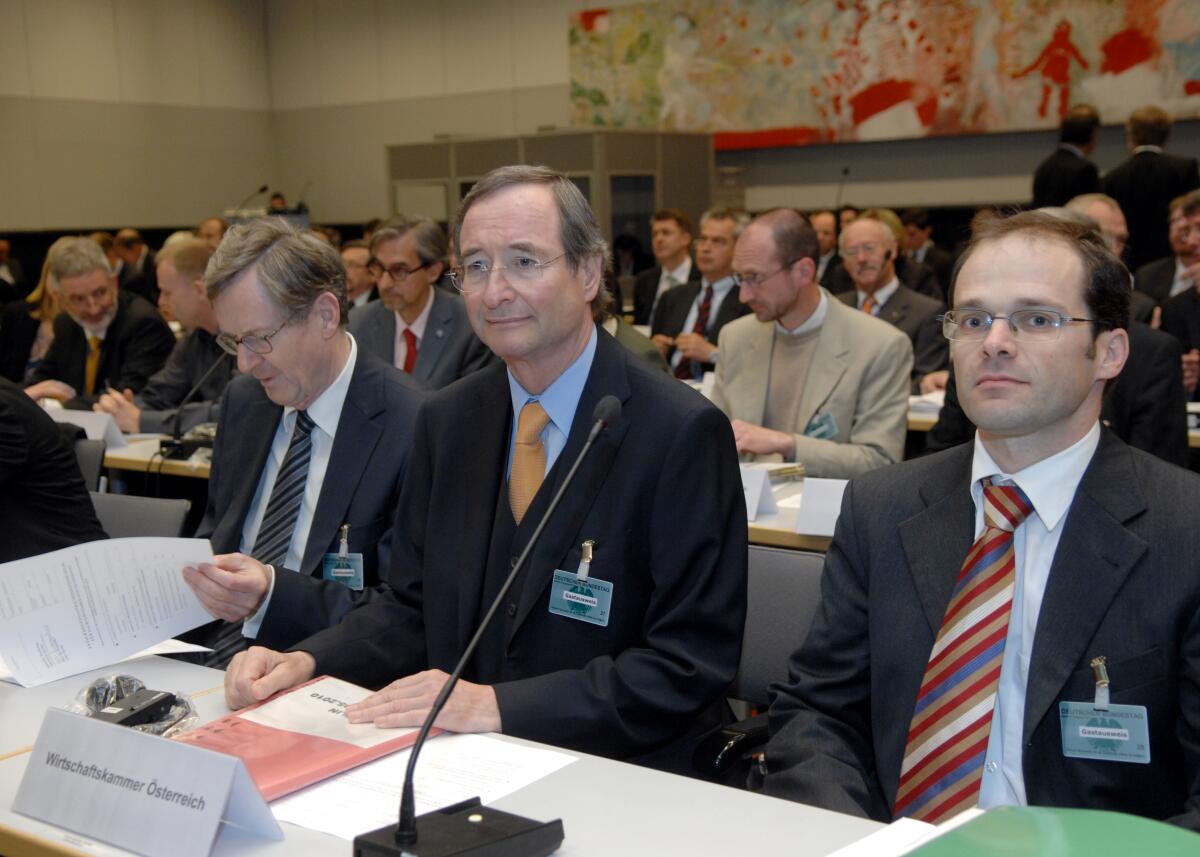 Kronberger, Ralf; Leitl, Christoph; Pichler, Georg Dr. Christoph Leitl, (mitte), Ralf Kronberger, (re), Georg Pichler, (li), Wirtschaftsexperten aus Österreich, zu Gast in einer Ausschusssitzung des Finanzausschusses des Deutschen Bundestages.