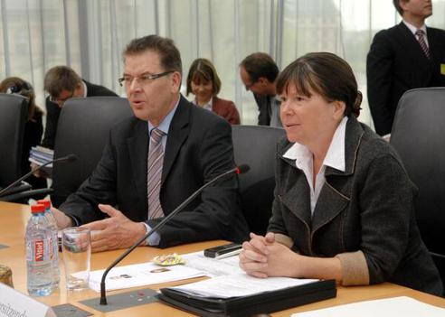 Höfken, Ulrike; Müller, Gerd Marie-Elisabeth-Lüders-Haus, Anhörungssaal