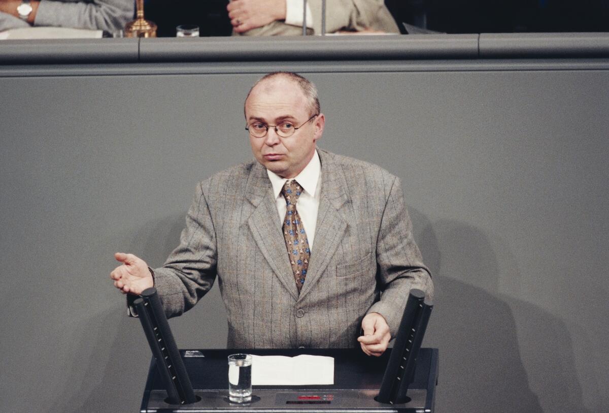 Gunter Weißgerber, SPD, MdB, Rede im Deutschen Bundestag, Plenarsitzung Nr. 71.; Bundestagsabgeordneter, Abgeordneter, Rednerpult, Gestik, Geste Weißgerber, Gunter Gunter Weißgerber, SPD, MdB, Rede im Deutschen Bundestag, Plenarsitzung Nr. 71.; Bundestagsabgeordneter, Abgeordneter, Rednerpult, Gestik, Geste