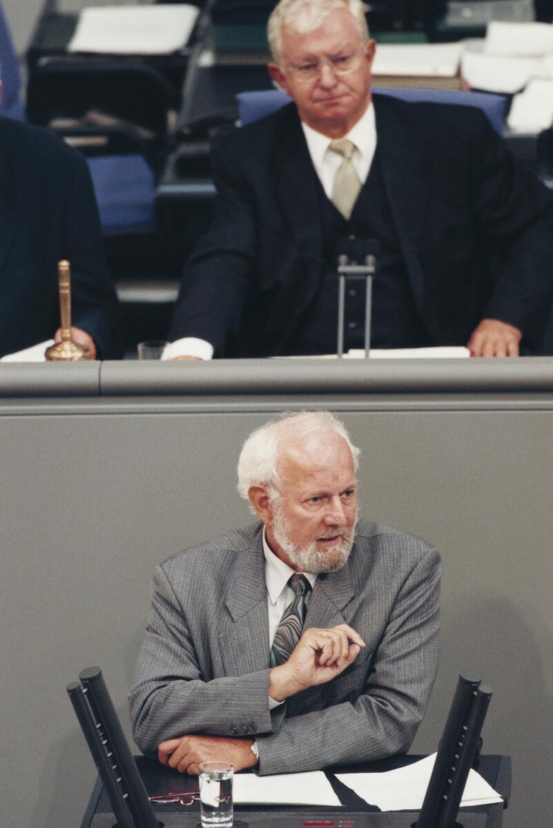 Dr. Ernst Ulrich von Weizsäcker, SPD, MdB, Rede im Deutschen Bundestag, Plenarsitzung Nr. 78.; Vorsitz: Bundestagsvizepräsident Dr. Hermann Otto Solms, FDP.; Bundestagsabgeordneter, Abgeordneter, Rednerpult Weizsäcker, Ernst Ulrich von; Solms, Hermann Otto Dr. Ernst Ulrich von Weizsäcker, SPD, MdB, Rede im Deutschen Bundestag, Plenarsitzung Nr. 78.; Vorsitz: Bundestagsvizepräsident Dr. Hermann Otto Solms, FDP.; Bundestagsabgeordneter, Abgeordneter, Rednerpult