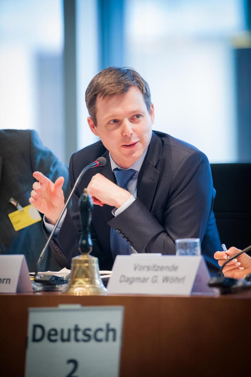 Parlamentarischer Staatssekretär im Bundesministerium für wirtschaftliche Zusammenarbeit und Entwicklung Thomas Silberhorn, CDU/CSU, MdB, spricht während einer Sitzung des Ausschusses für wirtschaftliche Zusammenarbeit und Entwicklung im Sitzungssaal im Paul-Löbe-Haus. Silberhorn, Thomas Parlamentarischer Staatssekretär im Bundesministerium für wirtschaftliche Zusammenarbeit und Entwicklung Thomas Silberhorn, CDU/CSU, MdB, spricht während einer Sitzung des Ausschusses für wirtschaftliche Zusammenarbeit und Entwicklung im Sitzungssaal im Paul-Löbe-Haus.