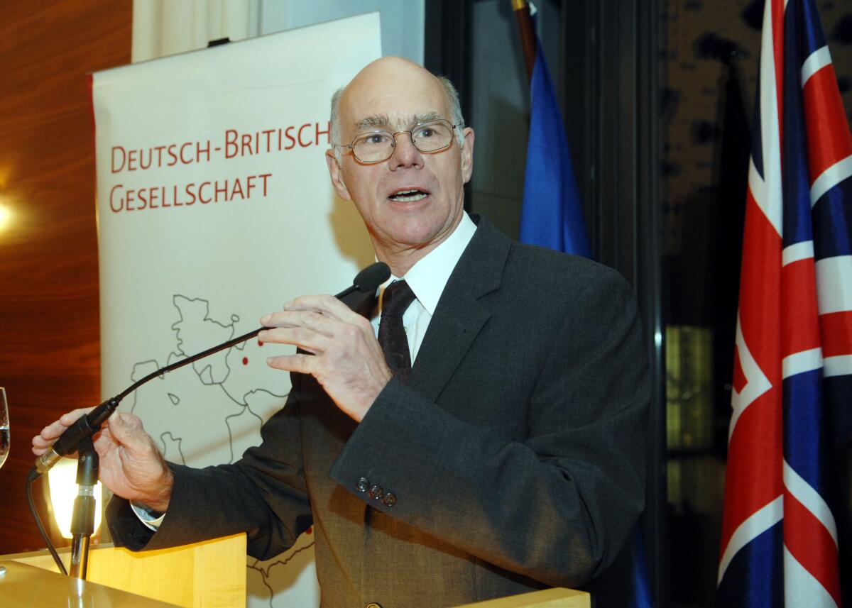 Bundestagspräsident Prof. Dr. Norbert Lammert, (hier im Bild), CDU/CSU, spricht aus Anlass des 60-jährigen Bestehens der Deutsch-Britschen Gesellschaft e. V. ein Grußwort. Die Reden werden von Dr. Gebhardt von Moltke, Vorsitzender der Gesellschaft, und Stephan Mayer, CDU/CSU, Mitglied des Deutschen Bundestages und Vorsitzender der Deutsch-Britischen Parlamentariergruppe des Bundestags gehalten. Lammert, Norbert Bundestagspräsident Prof. Dr. Norbert Lammert, (hier im Bild), CDU/CSU, spricht aus Anlass des 60-jährigen Bestehens der Deutsch-Britschen Gesellschaft e. V. ein Grußwort. Die Reden werden von Dr. Gebhardt von Moltke, Vorsitzender der Gesellschaft, und Stephan Mayer, CDU/CSU, Mitglied des Deutschen Bundestages und Vorsitzender der Deutsch-Britischen Parlamentariergruppe des Bundestags gehalten.