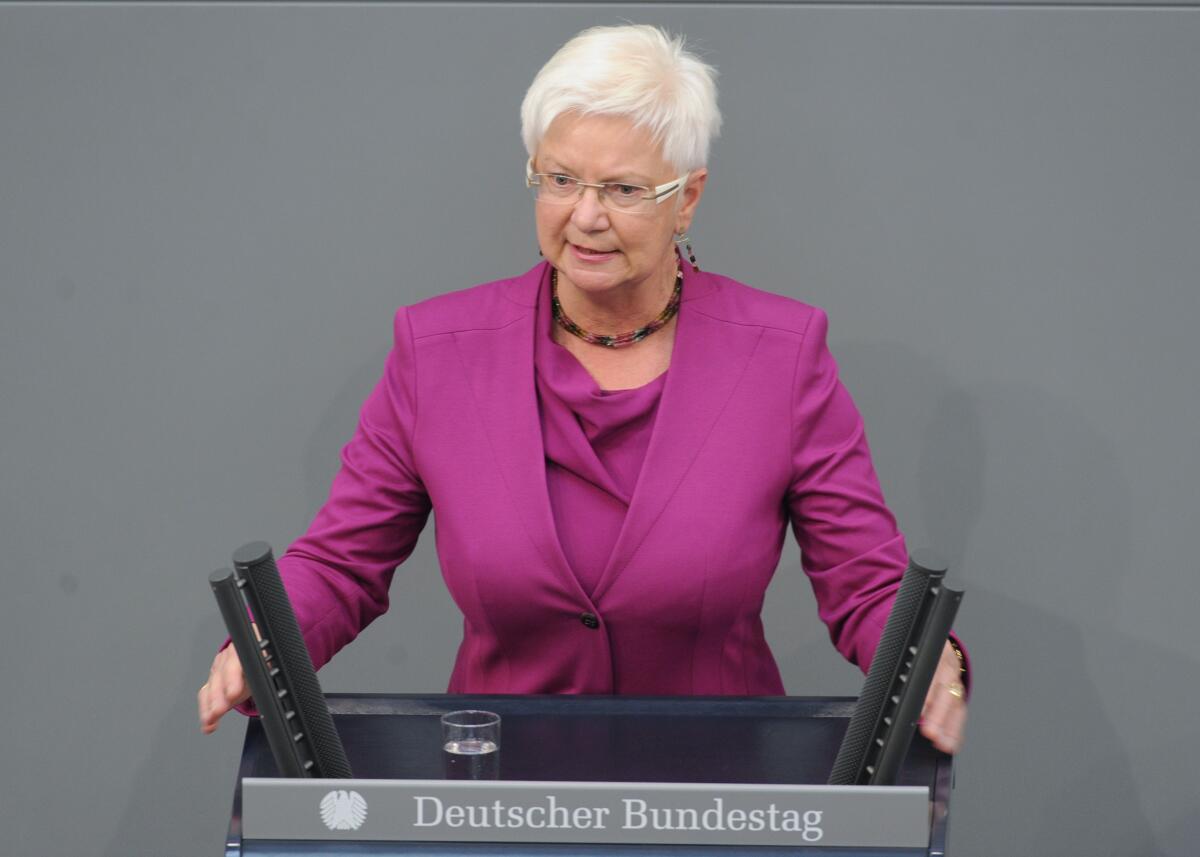 Hasselfeldt, Gerda Gerda Hasselfeldt, CDU/CSU, Bundestagsabgeordnete, Abgeordnete, Mitglied des Deutschen Bundestages, MdB, Rede, Deutscher Bundestag, 186. Sitzung, ZP 1, Thema: Regierungserklärung zum Europäischen Rat.; Rednerpult.