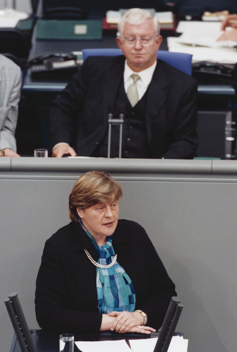 Voßhoff, Andrea Astrid; Seiters, Rudolf Andrea Astrid Voßhoff, CDU/CSU, MdB, Plenarsitzung Nr. 113, Vorsitz: Bundestagsvizepräsident Dr. Rudolf Seiters, CDU/CSU, Rede im Deutschen Bundestag.; Bundestagsabgeordnete, Abgeordnete